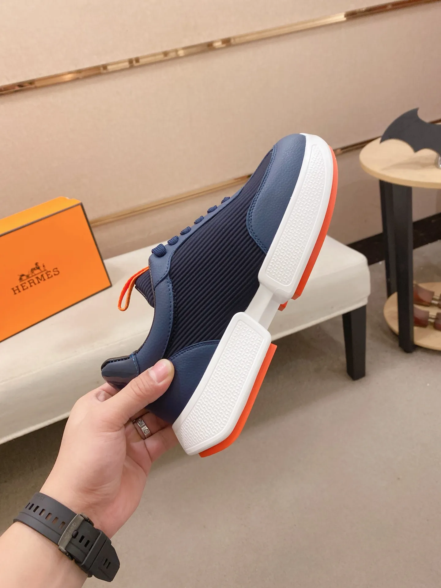 Ex-factory price: 460💰《HERMES》【Classic original single version】Hermès; top 🔝purchasing agent🔍🔍men's latest 🇺🇸 counter sales simultaneously, imported from Italy original ▲▲cowhide ▲▲ (high-end, nobility, class) ) Exquisite workmanship (Italian 🇮🇹 imported water-dyed 🐂 cowhide lining) sole: original sole provided by the original factory, ⚠️exclusive double-layer activity·TPR·rubber·combined molded outsole; super comfortable·wear-resistant·non-slip·environmental protection The real thing is more beautiful if you take the real thing (high quality, follow the order). You can enter and exit the counter at will * Number of yards: 38-44 (45 can be customized and cannot be returned or exchanged)